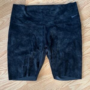 Nike Women's Dark Patterned Bike Shorts
